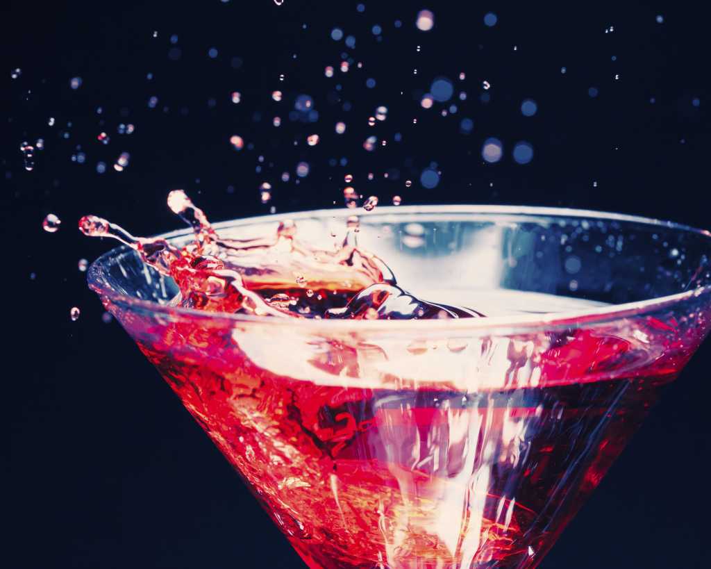 Red splashing cocktail 167083405