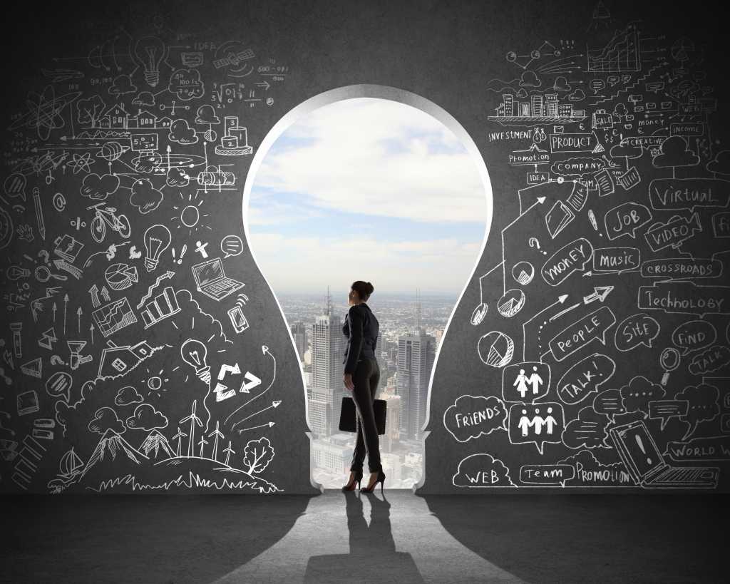 Businesswoman and business plan    180947987