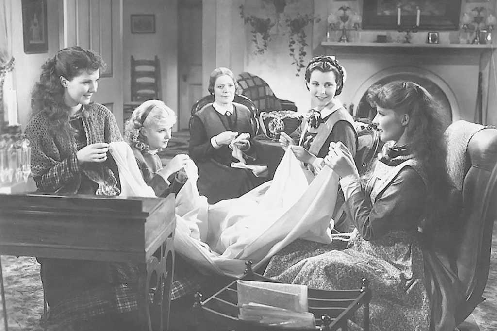 Little Women (1933 film) > Movie still > The March family gathers at Christmas