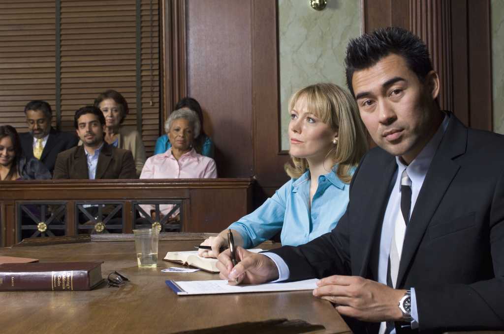 Defense Lawyer with client in court 85449032