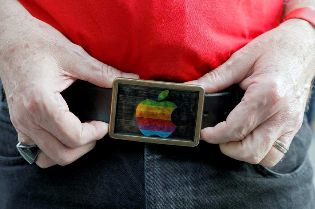 apple logo belt buckle fanboi