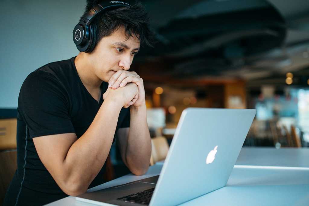 remote worker / digital nomad / coder / developer / programmer / headphones / laptop / MacBook