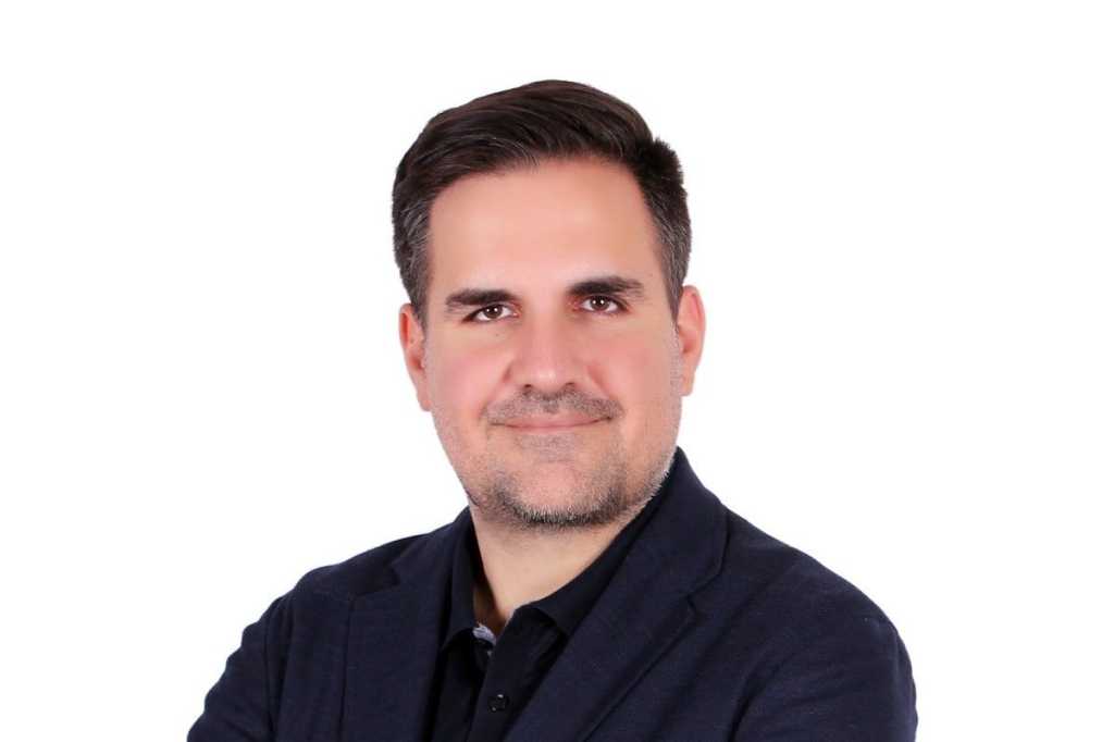 christian papathanasiou headshot