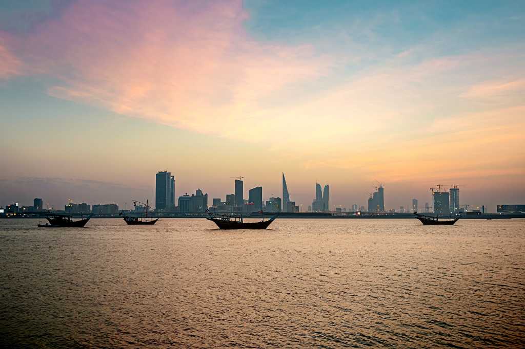 CIO | Middle East > Bahrain > Manama > City skyline at dusk