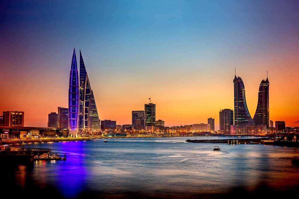 CIO | Middle East > Bahrain > Manama > City skyline at sunset