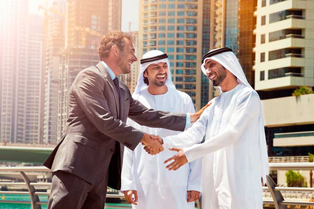 CIO | Middle East > Handshake / agreement / deal / teamwork / collaboration / partnership