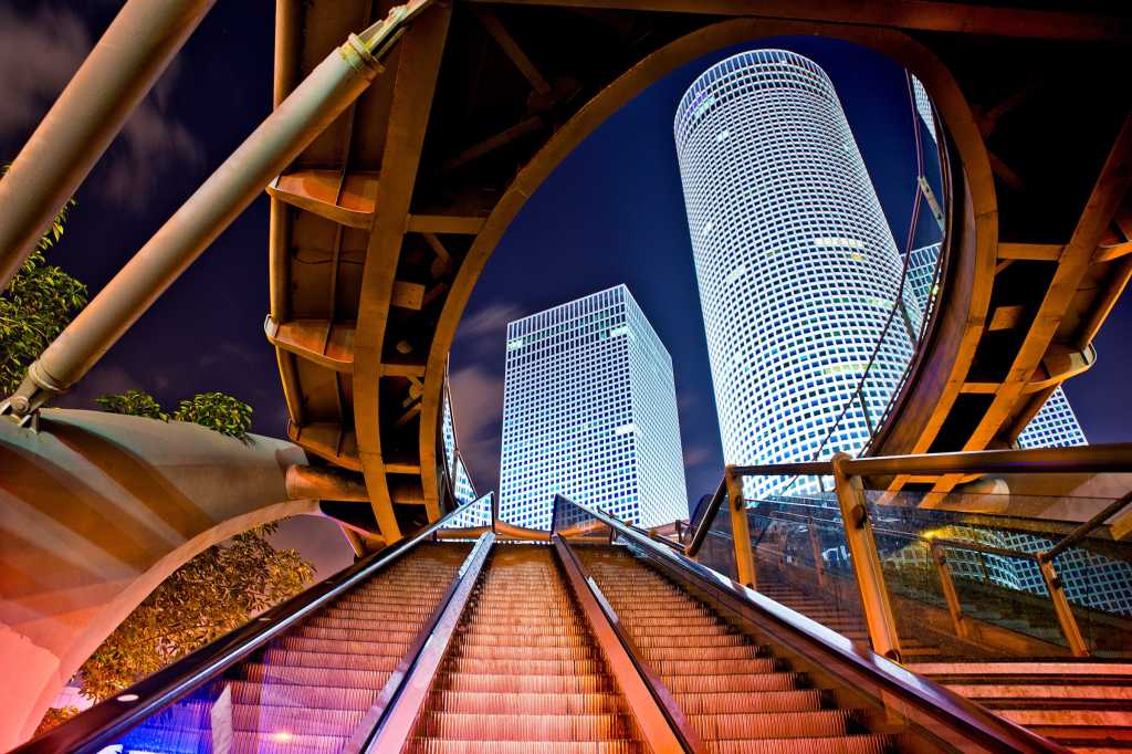 CIO | Middle East  >  Israel  >  Tel Aviv  >  Cityscape, skyline, Azrieli Center skyscraper complex
