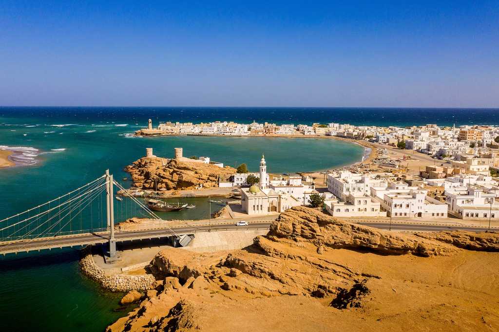 CIO | Middle East  >  Oman  >  Muscat  >  Muttrah Corniche  >  Coastline / waterfront / shoreline