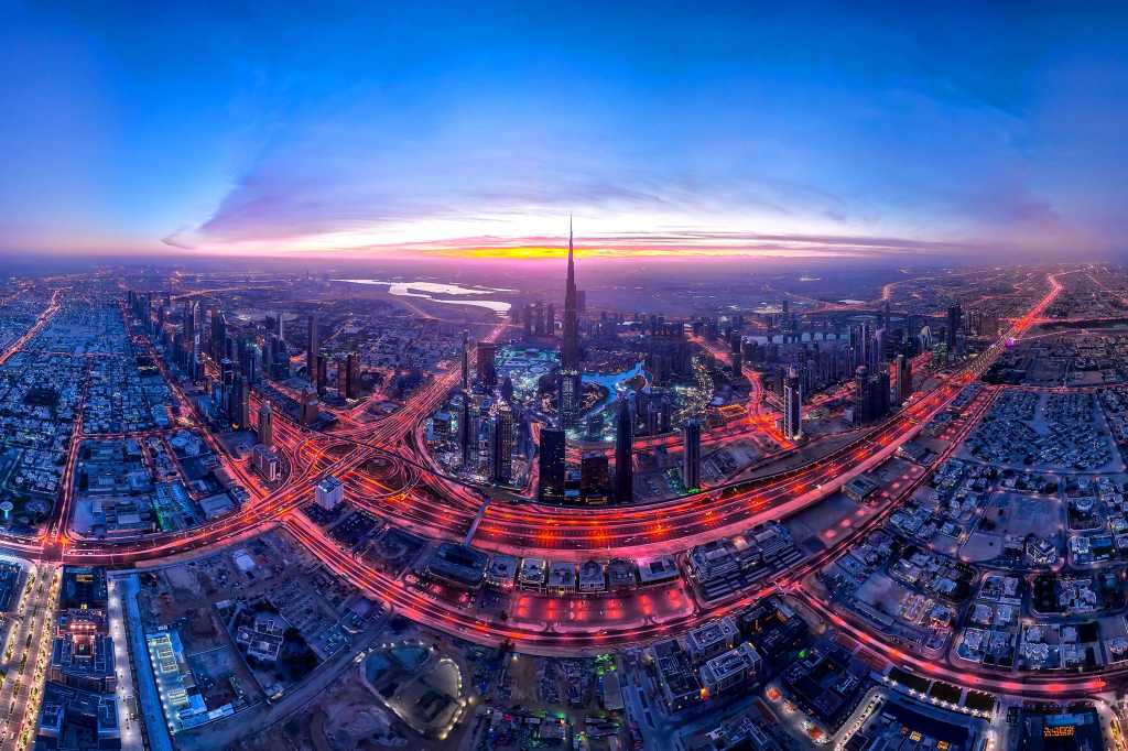 CIO | Middle East > UAE / United Arab Emirates > Dubai > Cityscape / skyline / night