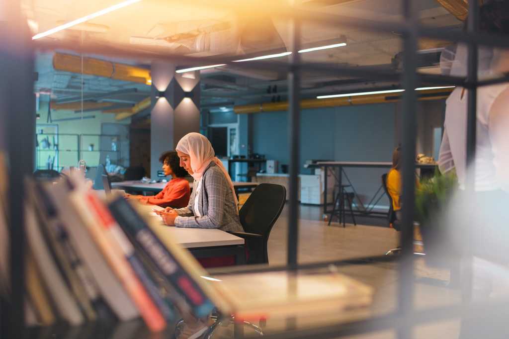CIO | Middle East > Computing / laptop / office workspace