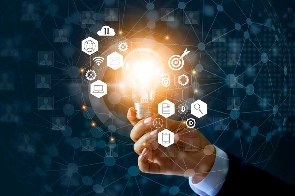 promoting an idea / raising awareness / lightbulb / technology users / innovation