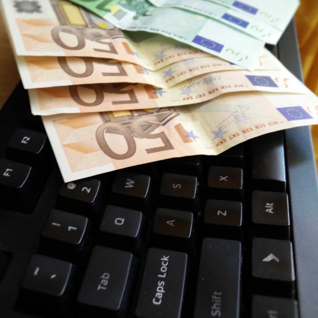 euro bills