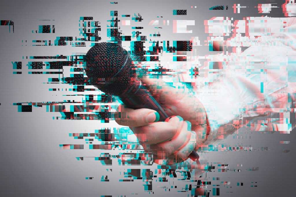 journalist interview microphone writer
