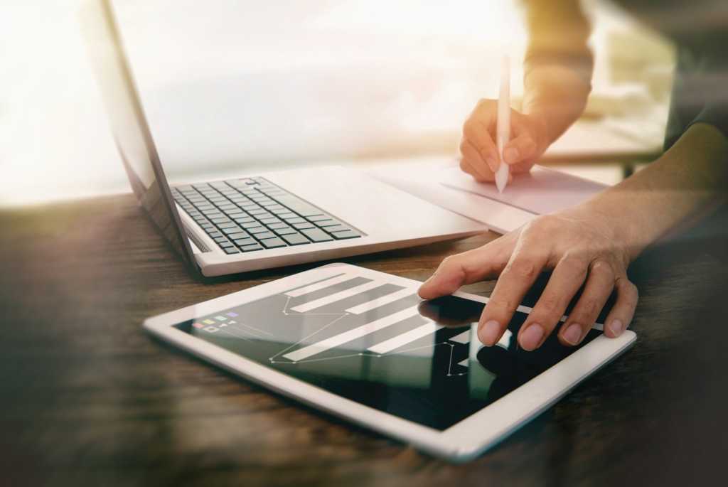 laptop data analyze marketing plan report growth