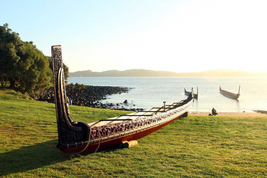 maori waka canoe new zealand