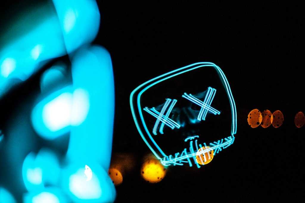 neon skull sign / danger / caution / threat