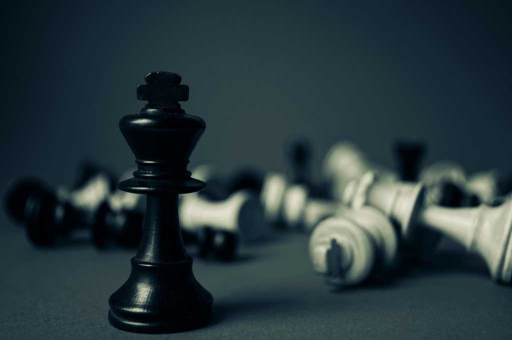 chess pieces king competition win