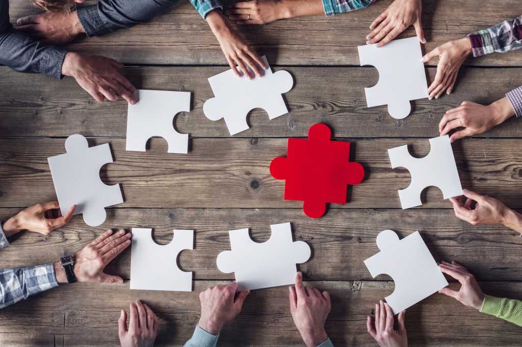 puzzle / challenge / teamwork / strategy / cooperation / collaboration