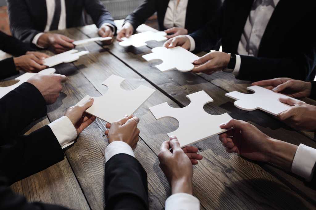 puzzle / teamwork / strategy / cooperation / collaboration