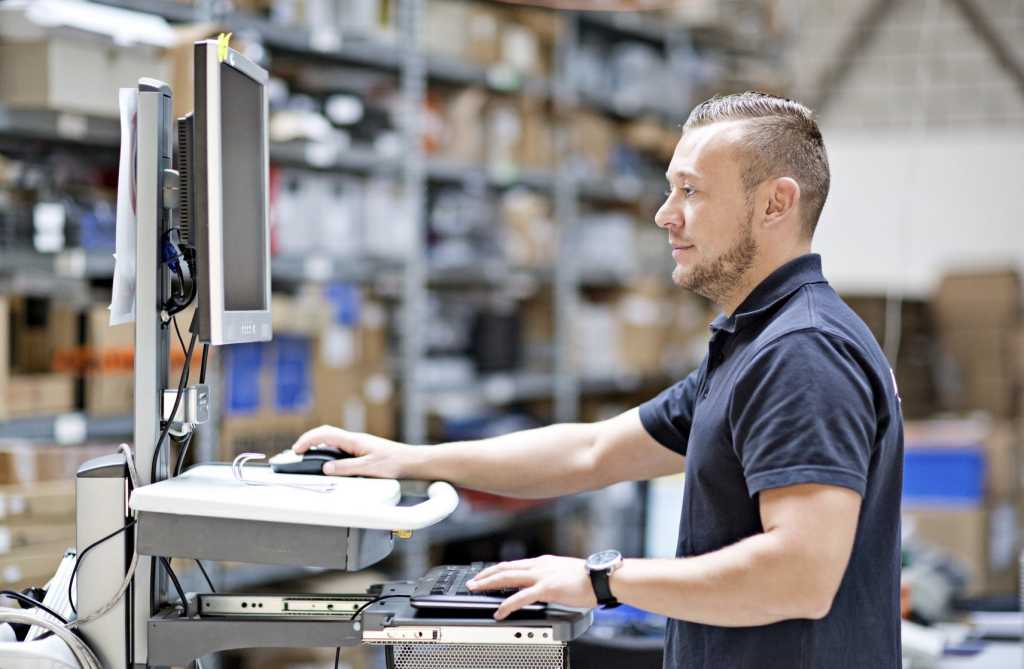 storage worker using computer 000049209142 medium