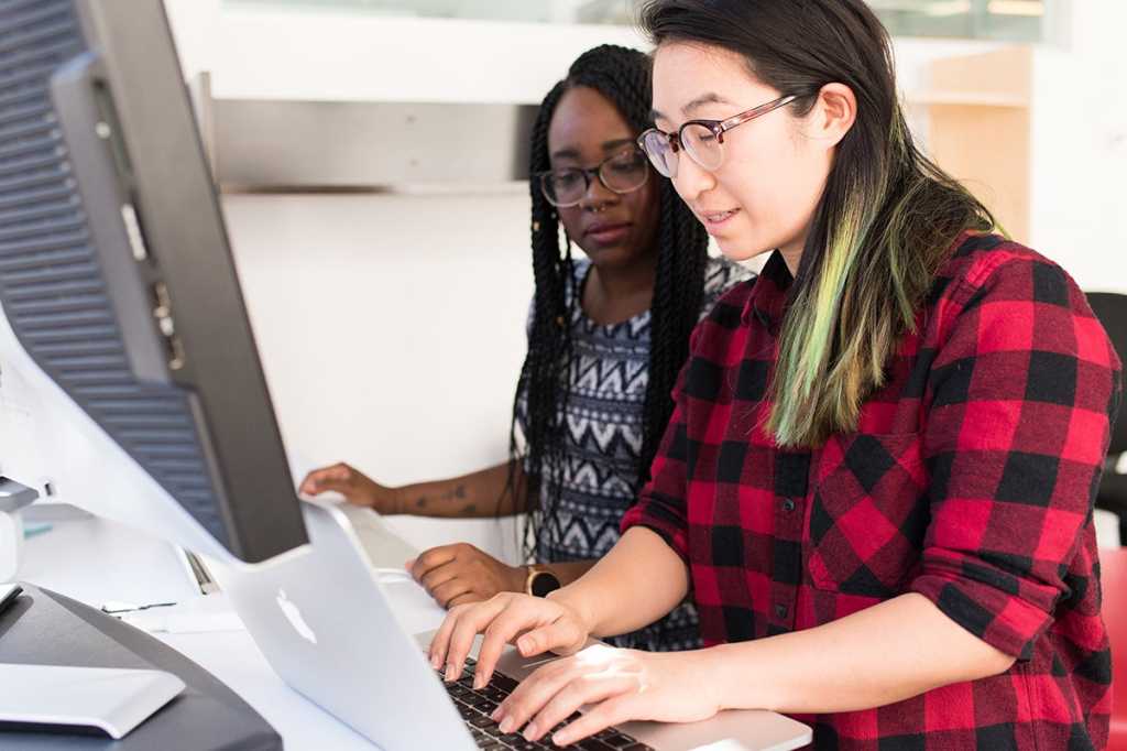 coders / developers / hackers / programmers / teamwork / communication / collaboration / review