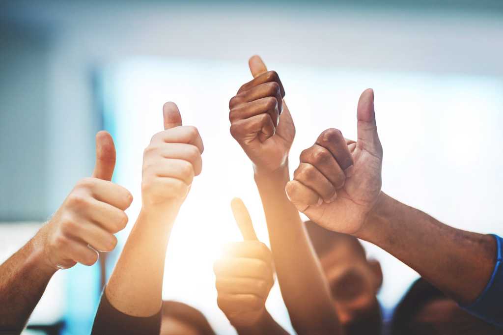 thumbs up / teamwork / collaboration / success
