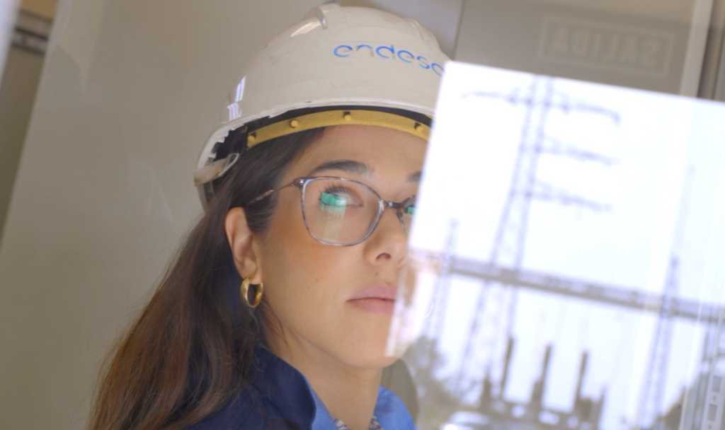 Endesa combina IA y 5G para mejorar la seguridad de los trabajadores en subestaciones eléctricas.