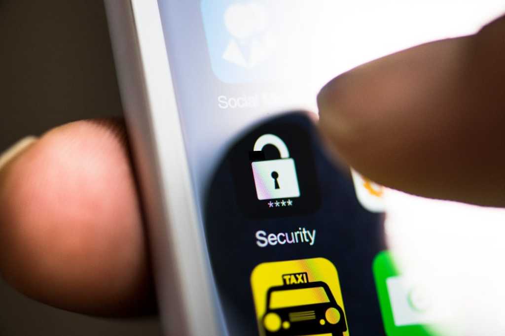 iPhone security / unlocking, hacking or breaking into iPhone