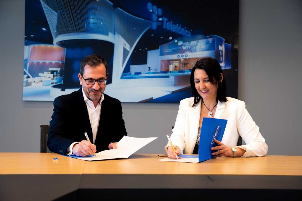 Firma del acuerdo entre Teléfonica Tech e IBM