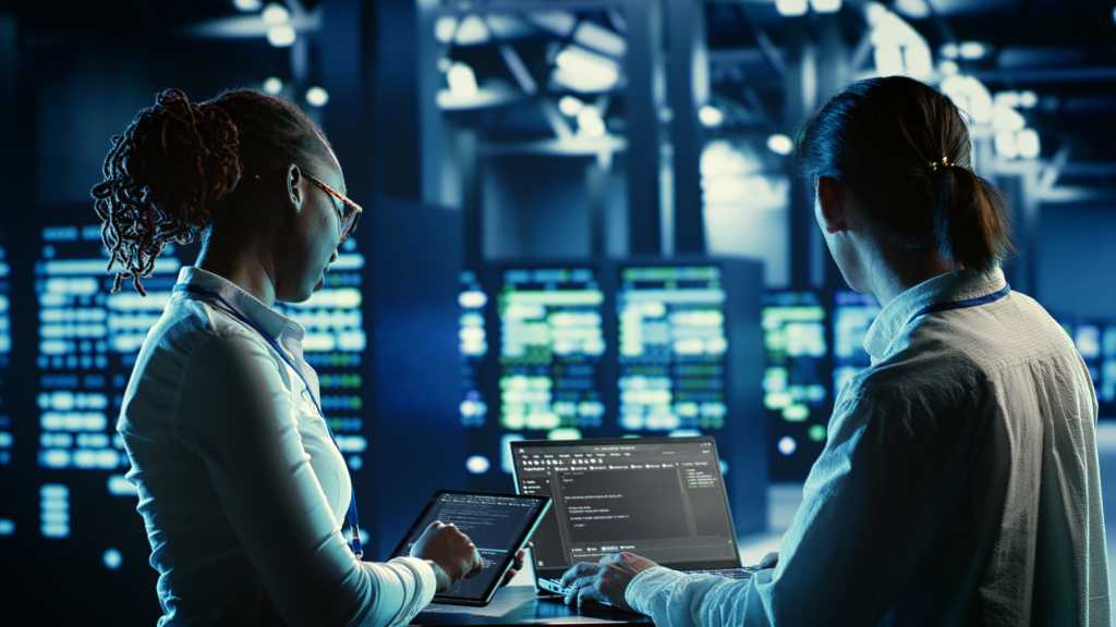 coworkers-coding-in-data-center