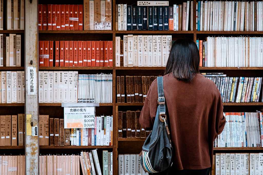 books / shelves / library / repository / university / student / backpack / education / Japan / Asia