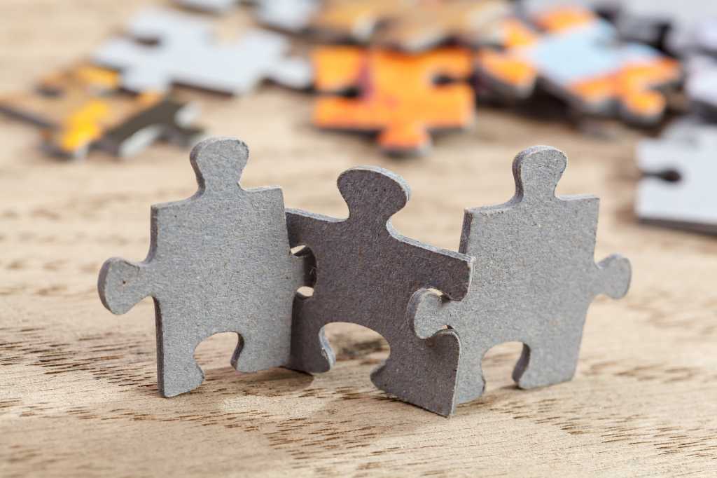 Entities and relationships; modeling; puzzle pieces