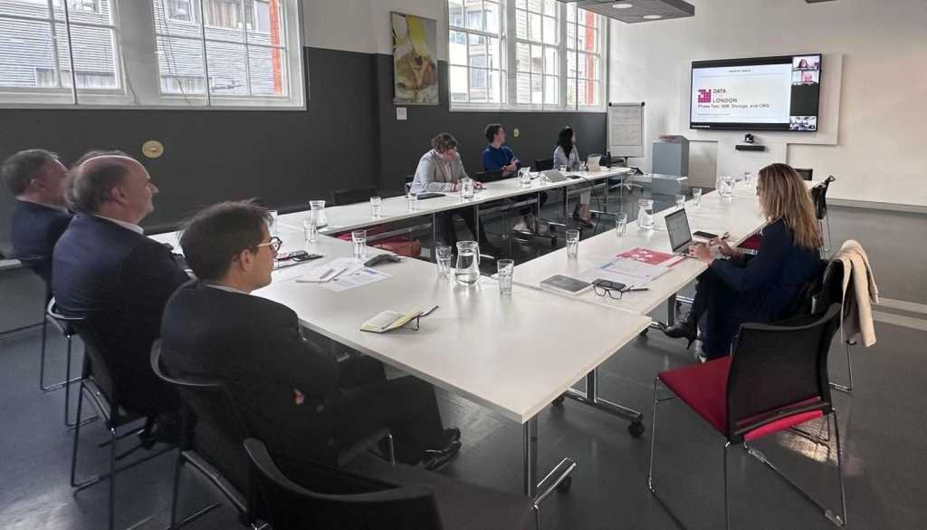 Ambas partes se reúnen en Londres para explorar nuevas vías de promoción de los servicios públicos mediante la digitalización.