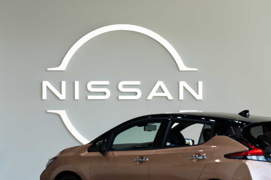 KANAGAWA, JAPAN - 20 January 2022:Nissan logo on the wall and Nissan car