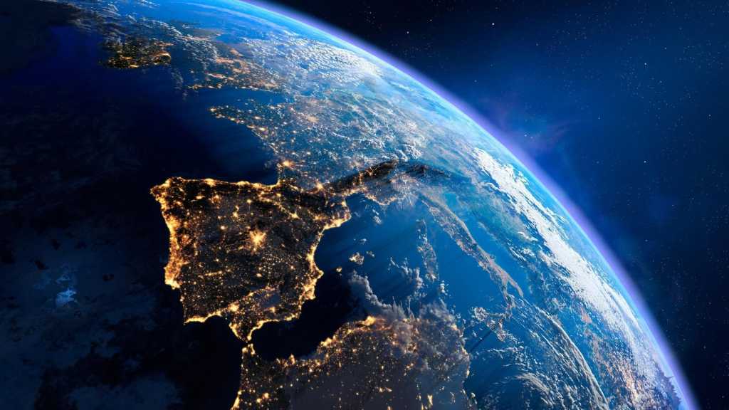 Planet Erde mit übertriebener präziser Reliefs und volumetrischer Atmosphäre. Übernachtung am Tag. Europa. Spanien und Portugal im Vordergrund stehen. 3D-Darstellung. Von der NASA bereitgestellte Elemente dieses Bildes