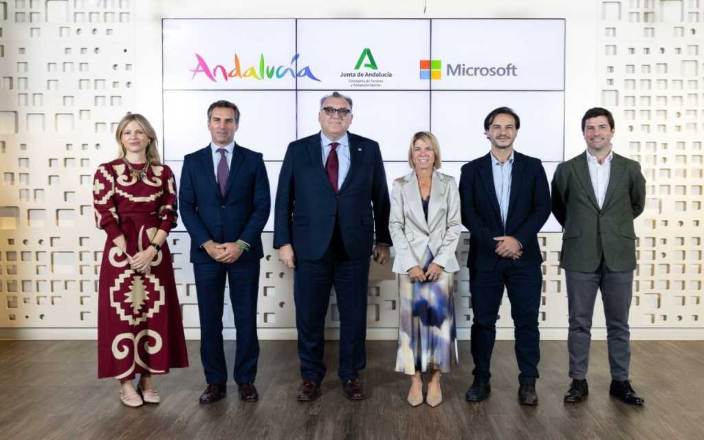 De izquierda a derecha: Teresa Astolfi, delegada de la Junta de Andalucía en Madrid; Francisco Montes, director general de Turismo de la Junta de Andalucía; Arturo Bernal, consejero de Turismo y Andalucía Exterior de la Junta de Andalucía; Natalia Escobedo, directora ejecutiva de Sector Público, Sanidad y Educación en Microsoft España; Alejandro Mullor, director de Turismo a nivel global en Microsoft Corporation; Fernando Valiño, director de Gobiernos Regionales y Sanidad de Microsoft España.