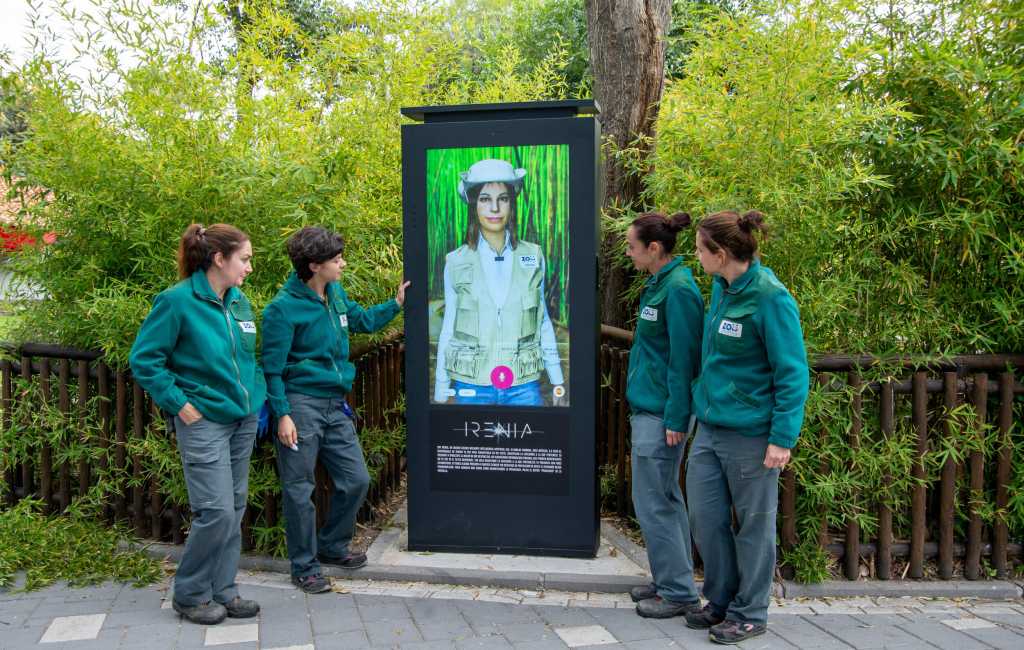IrenIA, avatar digital en el Zoo de Madrid.