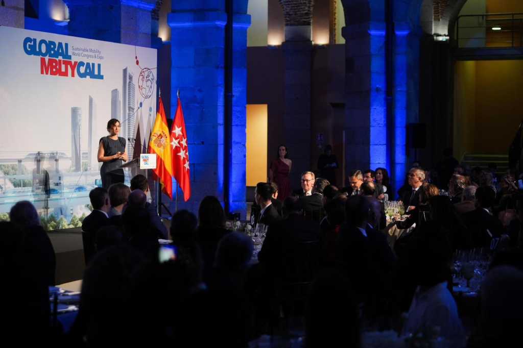 La presidenta de la Comunidad de Madrid, Isabel Díaz Ayuso, anuncia la iniciativa.