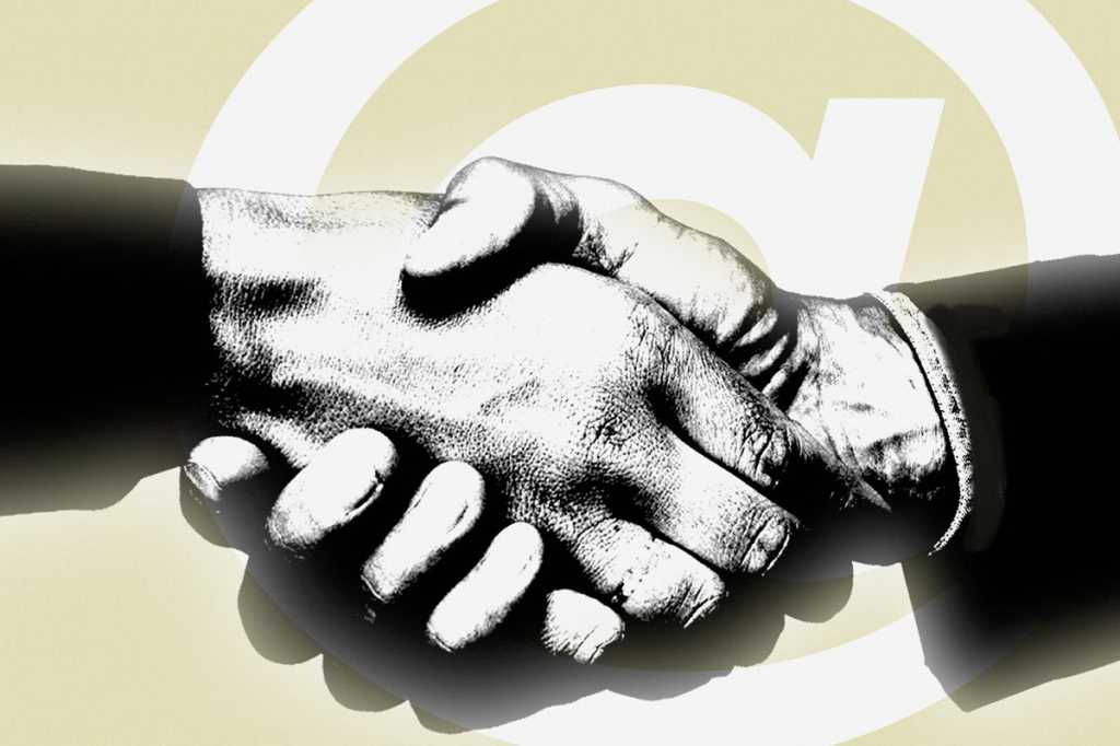 e commerce agreement deal handshake business partnership
