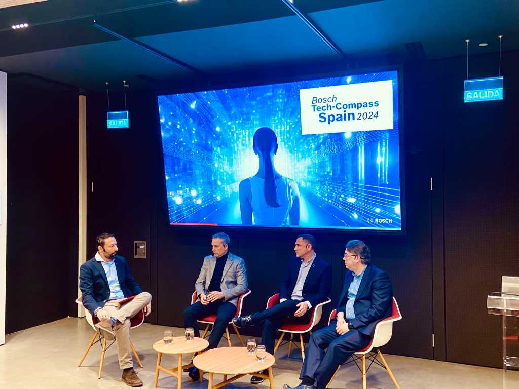 Mesa de debate en la presentación del informe Bosch Tech Compass 2024.