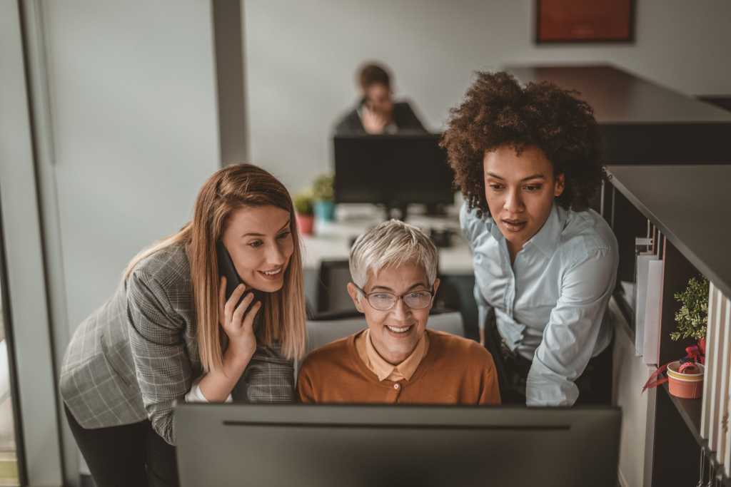 women desktop team