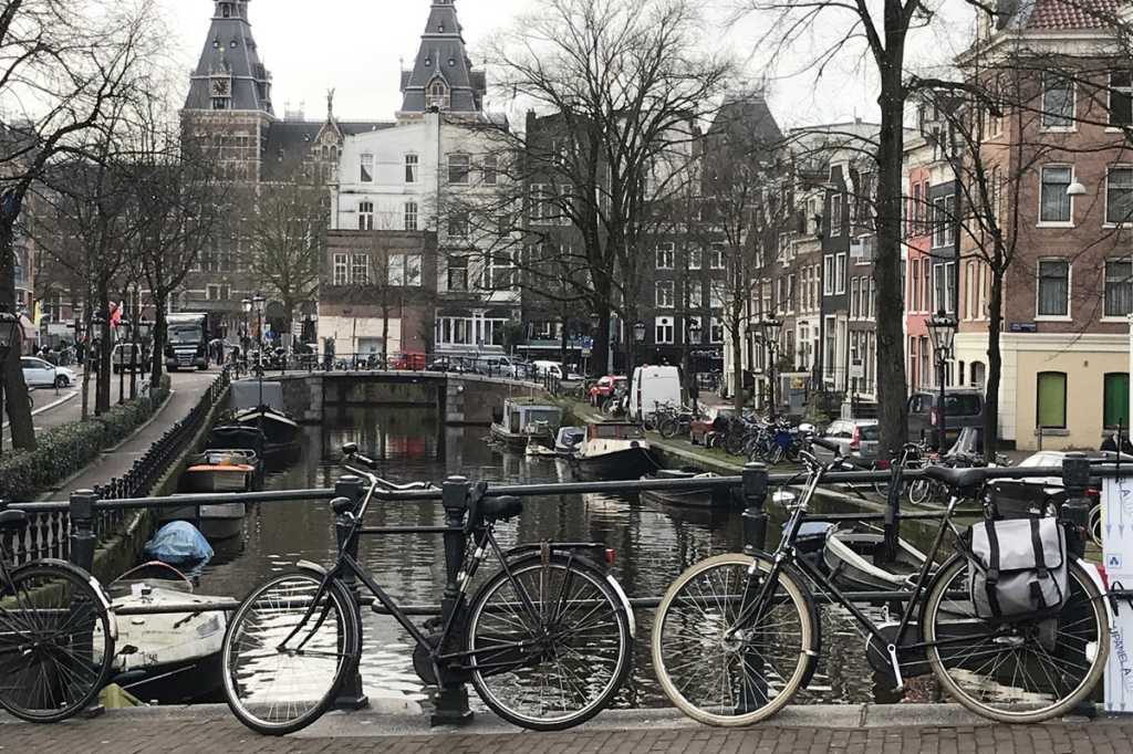 amsterdam netherlands canal bicycles