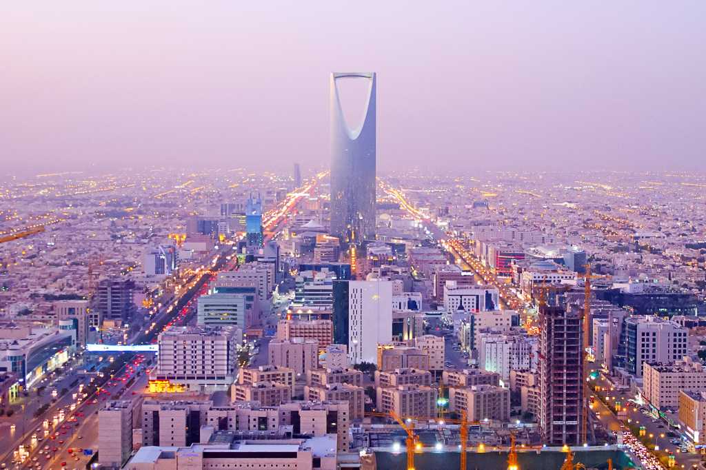 CIO | Middle East  >  Saudi Arabia  >  Riyadh  >  Cityscape / skyline / Kingdom Tower