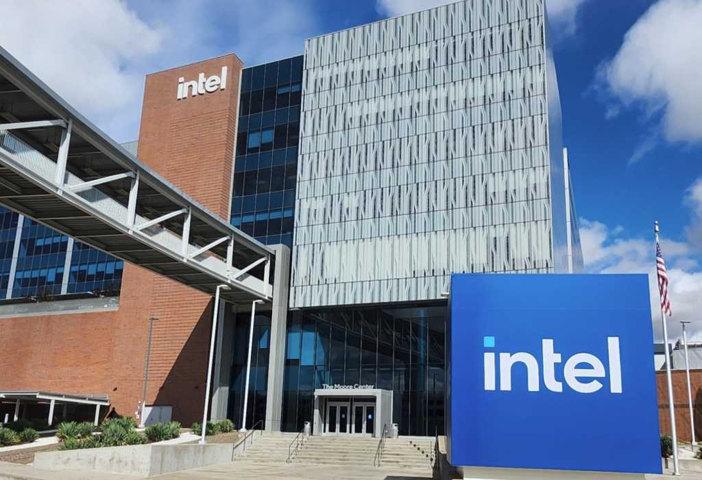Intel z poprawką, która niewiele dała
