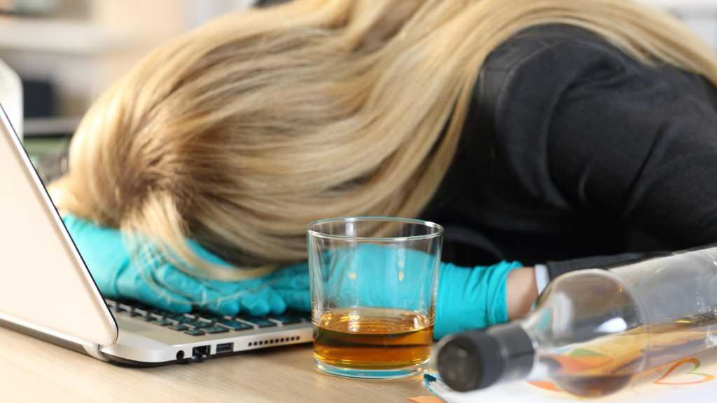 Homeoffice betrunken Schlaf