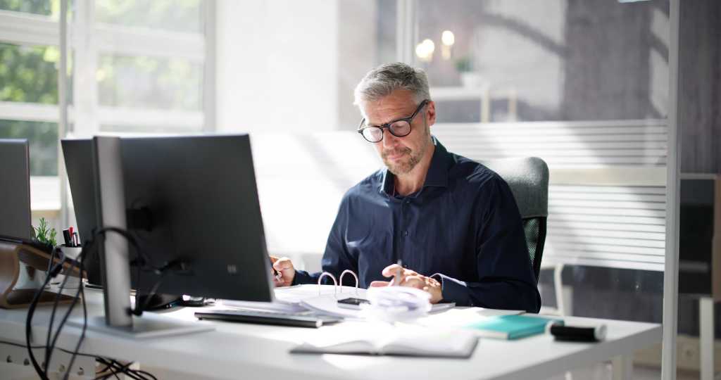 Business Accountant Accountant And Bookkeeper. Invoice And Calculator