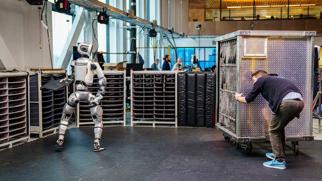 atlas-moving-container boston dynamics