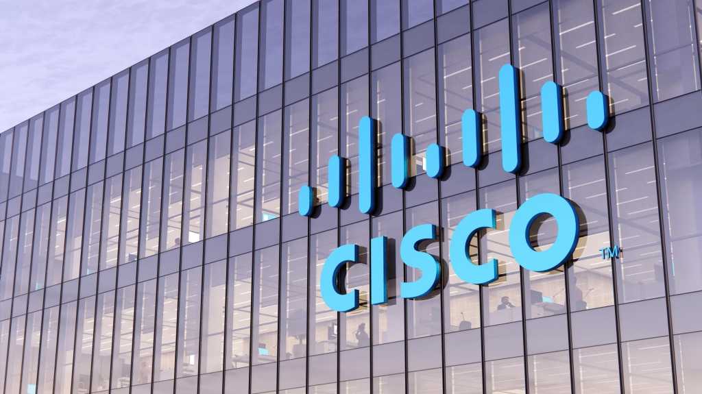 NUR REDAKTION, Cisco Signage Logo Top of Glass Office Building. Workplace Networking Cardware Company American Developer Manufacturer Headquarters.