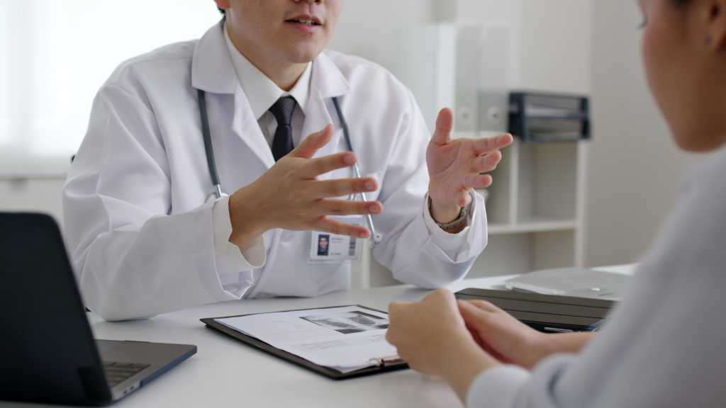 Doctor, explaining, clipboard