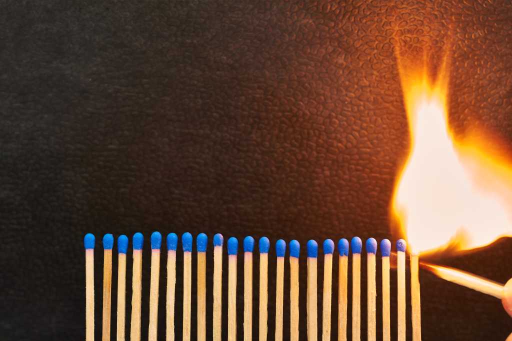 A series of matches are next to each other, which burn one after another.